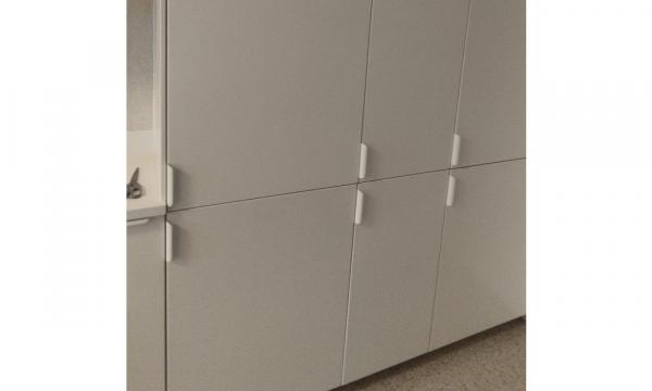 Montaža vgradnega hladilnika z zamrzovalnikom–škarjasti sistem odpiranja